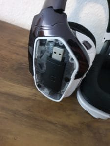 Logitech G933 Artemis Spectrum offene Verschlusskappe mit USB Dongle