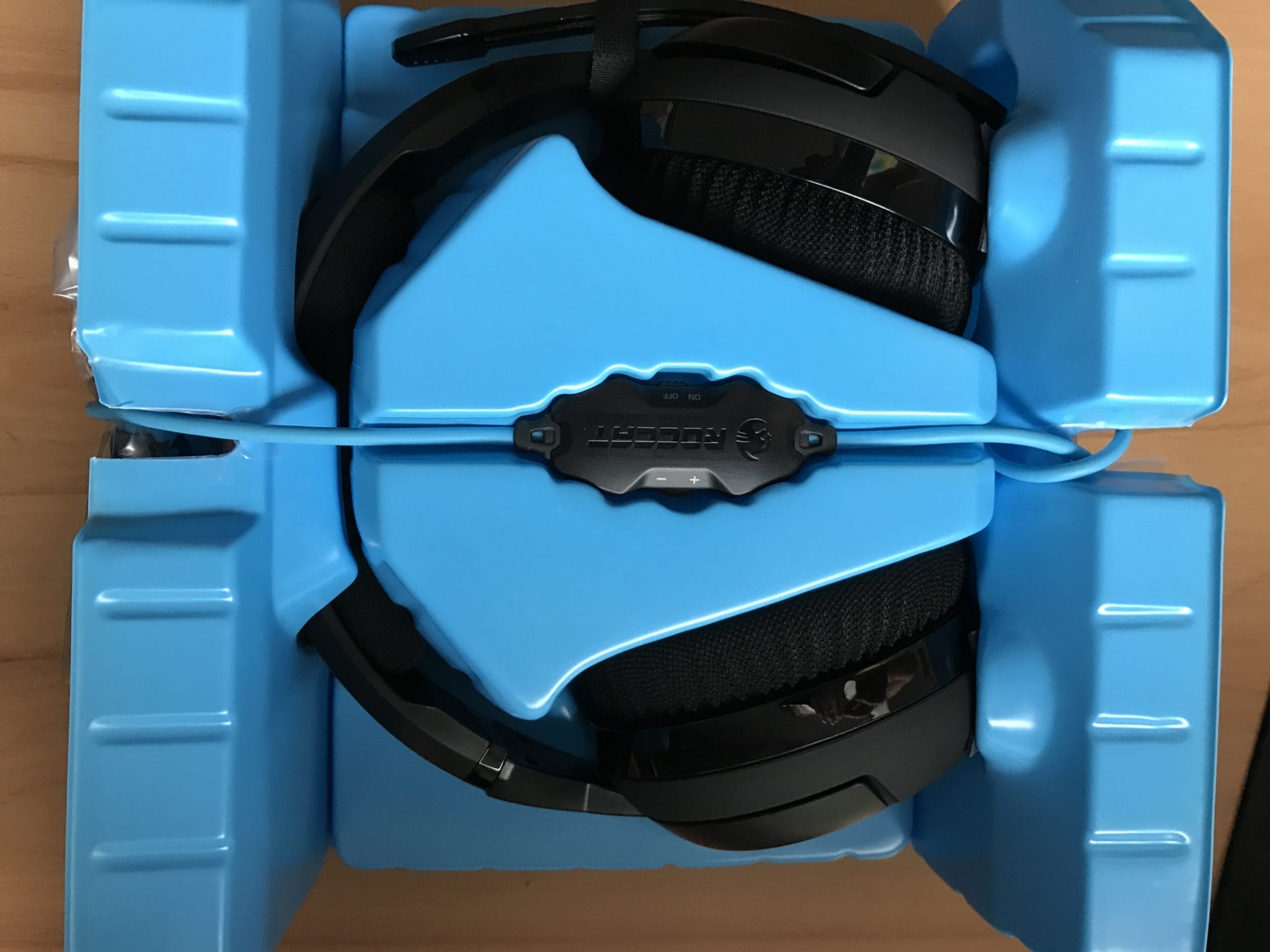 Roccat Kave XTD Verpackungsinhalt